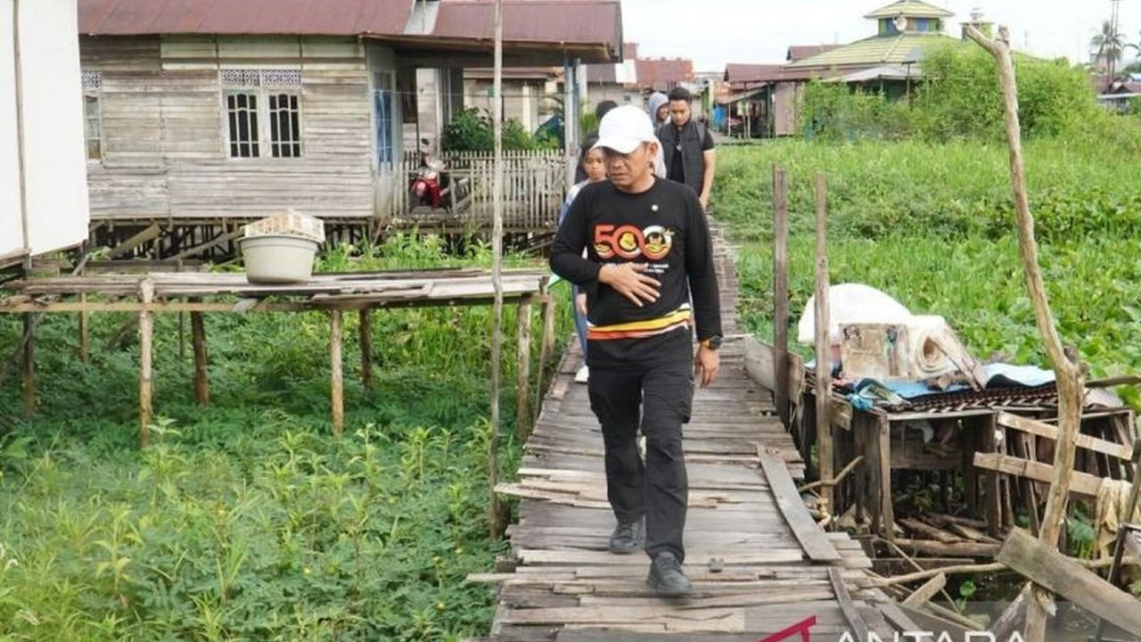 Pemerintah Kota Banjarmasin bergerak cepat siapkan penanganan Jembatan Murung Selong yang rusak parah demi keselamatan warga. Simak langkah konkret yang akan diambil Pemkot Banjarmasin!