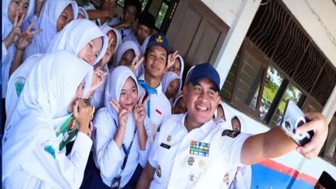 Bupati Tanah Laut Rahmat Trianto menjadikan UPTD SMPN 1 Kurau sebagai percontohan program Sekolah Sehat Tanah Laut guna mencetak generasi unggul dan produktif.