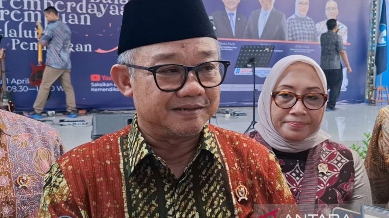 Menteri Pendidikan Dasar dan Menengah (Mendikdasmen) Abdul Mu'ti menyerukan seluruh ekosistem pendidikan untuk mendukung Gerakan Hemat Energi. Langkah strategis ini bertujuan memperkuat ketahanan nasional sekaligus mendorong efisiensi birokrasi dan layana