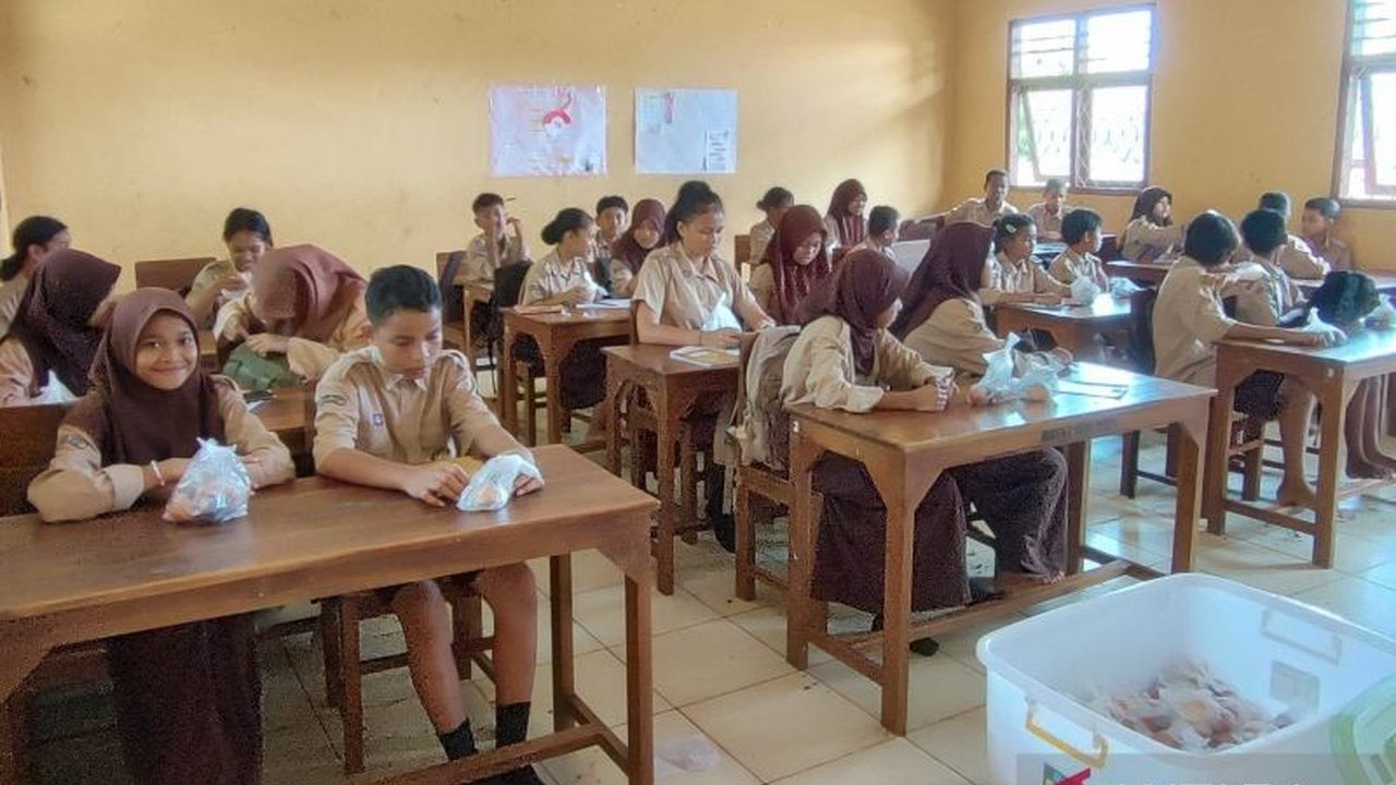 Satgas MBG Manggarai Barat mengajak pengusaha lokal bermitra dalam pembangunan 43 Satuan Pelayanan Pemenuhan Gizi (SPPG) untuk program Makan Bergizi Gratis, membuka peluang ekonomi baru.