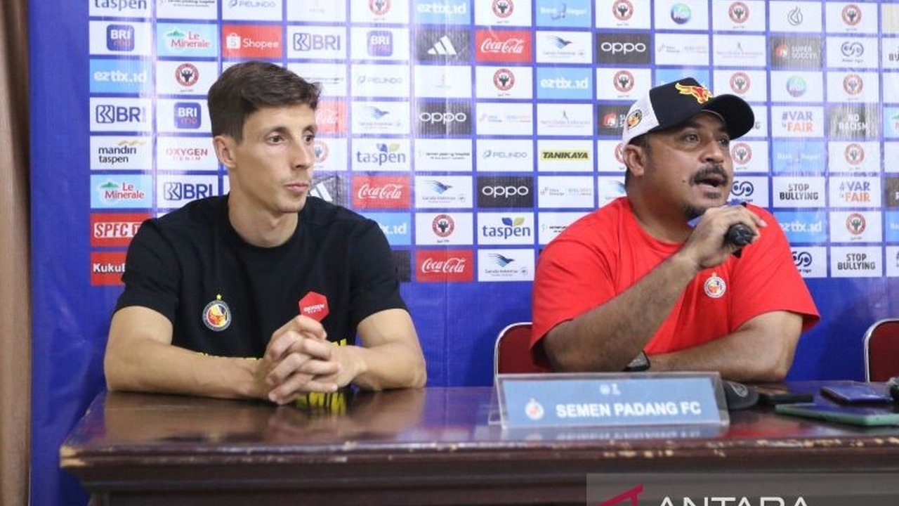 Pelatih Semen Padang FC, Imran Nahumarury, harus putar otak setelah empat Pemain Semen Padang Absen jelang laga krusial kontra Persib Bandung. Bagaimana strategi tim Kabau Sirah?