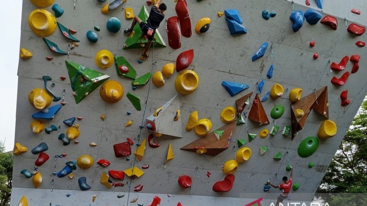 Atlet panjat tebing Indonesia, Raviandi Ramadhan, berambisi besar untuk lolos ke Asian Games 2026 Aichi-Nagoya, Jepang, mengikuti jejak saudara kembarnya, Ravianto Ramadhan, melalui ajang kualifikasi World Climbing Asia Championship.
