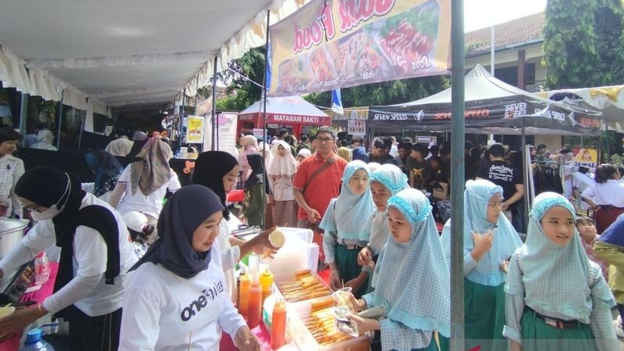 Pemerintah Kabupaten Kudus kembali melanjutkan Program Pertukaran Pelajar antar sekolah, bertujuan menyetarakan kualitas pendidikan dan memperkaya pengalaman siswa serta guru, sekaligus mengampanyekan budaya bersepeda.