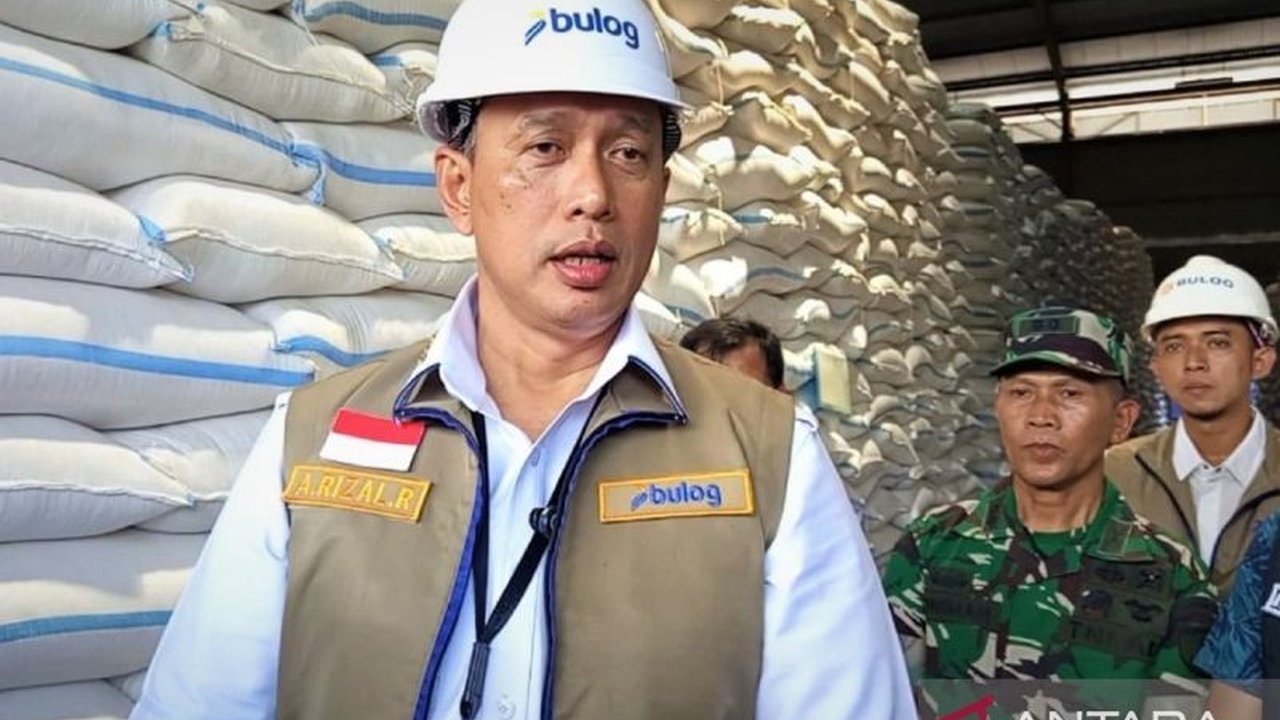 Direktur Utama Perum Bulog mengonfirmasi stok beras nasional mencapai 4,4 juta ton per 3 April 2026, mencetak rekor tertinggi dan diproyeksikan terus meningkat. Masyarakat diimbau tidak panik terhadap ketersediaan pangan.