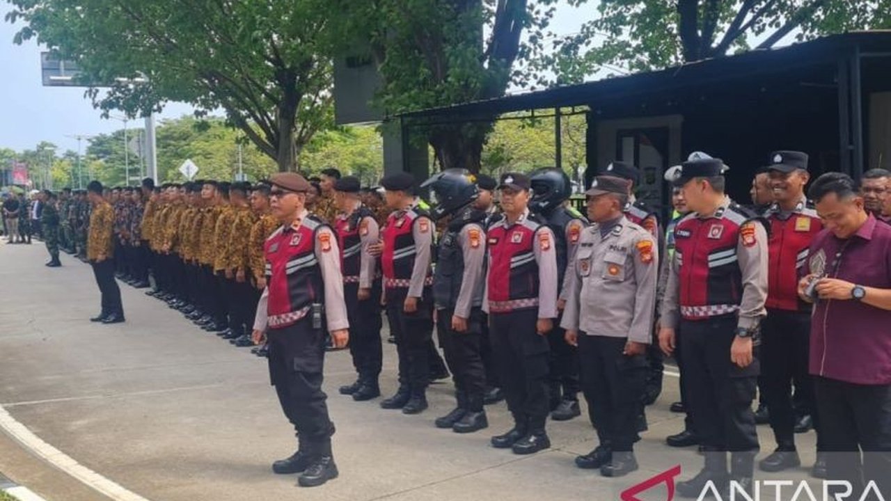Kepolisian Resor Kota Bandara Soekarno-Hatta mengerahkan 90 personel gabungan untuk memastikan kelancaran dan keamanan proses pengamanan pemulangan jenazah prajurit TNI yang gugur di Lebanon, menarik perhatian publik akan penghormatan terakhir.