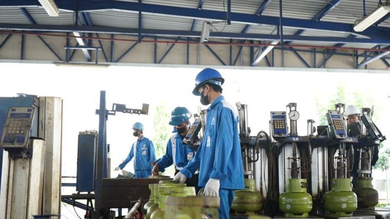 Pertamina Patra Niaga meningkatkan pasokan LPG 3 kg hingga 49% di seluruh Jawa Timur untuk libur panjang Paskah, 3-5 April 2026, guna memastikan ketersediaan dan kenyamanan masyarakat.