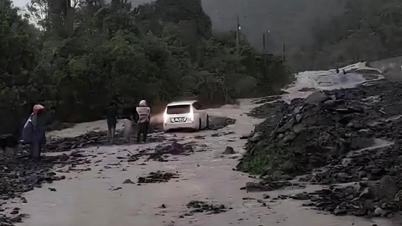 BPBD Sulawesi Tengah melaporkan Akses Jalan Trans Touna yang sempat terputus akibat banjir di Tojo Una-Una kini telah kembali normal, memastikan kelancaran transportasi warga.