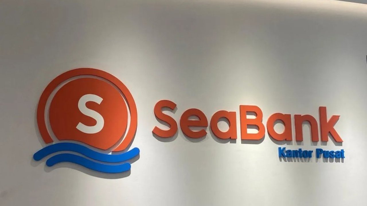 SeaBank mencatatkan pertumbuhan laba bersih signifikan sebesar 79 persen di tahun 2025, mencapai Rp678,4 miliar, menunjukkan strategi bisnis SeaBank yang efektif dan kepercayaan nasabah yang meningkat di sektor perbankan digital.