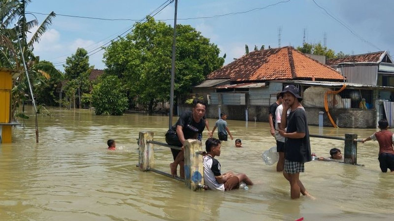 BBWS Pemali Juana mengusulkan pembangunan bangunan pengendali aliran sungai sebagai solusi strategis Penanganan Banjir Demak. Langkah ini diharapkan mampu mengatasi risiko banjir berulang di wilayah tersebut.