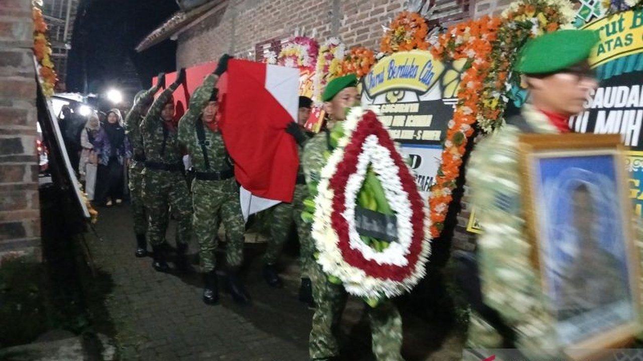 Jenazah Serka Anumerta Muhammad Nur Ichwan, prajurit TNI yang gugur saat menjalankan misi perdamaian di Lebanon, telah tiba di Magelang dan akan dimakamkan pada Minggu pagi dengan upacara militer, menjadi duka mendalam bagi keluarga besar TNI dan bangsa.