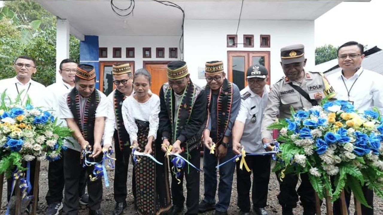 PT TASPEN (Persero) bersama Bank Mandiri Taspen sukses melaksanakan Program Bedah Rumah TASPEN di Desa Pagal, Manggarai, NTT, mengubah hunian tak layak menjadi nyaman dan meningkatkan taraf hidup masyarakat.