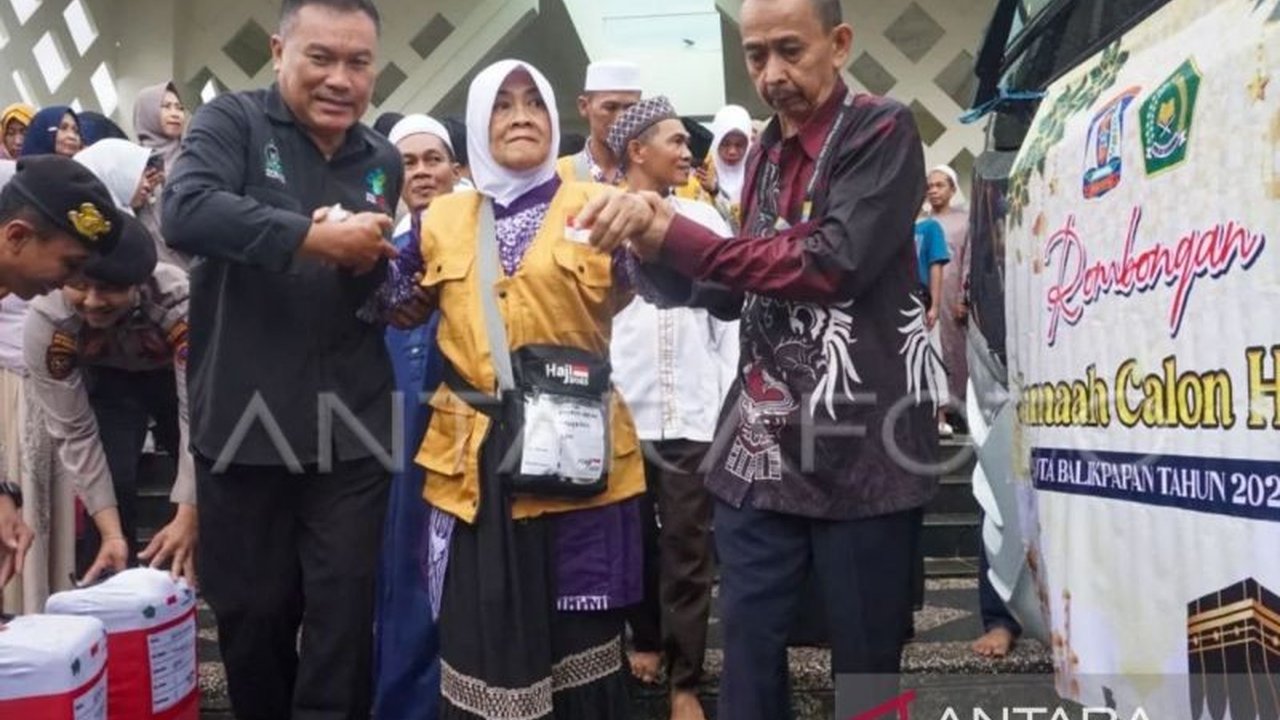Kantor Wilayah Kementerian Agama (Kanwil Kemenag) Kalimantan Timur (Kaltim) terus berupaya maksimal dalam Peningkatan Layanan Haji Embarkasi Balikpapan, memastikan kenyamanan dan kelancaran ibadah bagi calon jemaah haji.