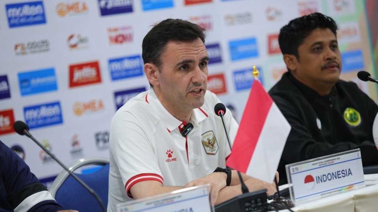 Timnas Futsal Indonesia menargetkan lolos ke babak semifinal ASEAN Futsal Championship 2026 di Thailand. Dengan mayoritas wajah baru, pelatih Héctor Souto terapkan strategi bertahap.