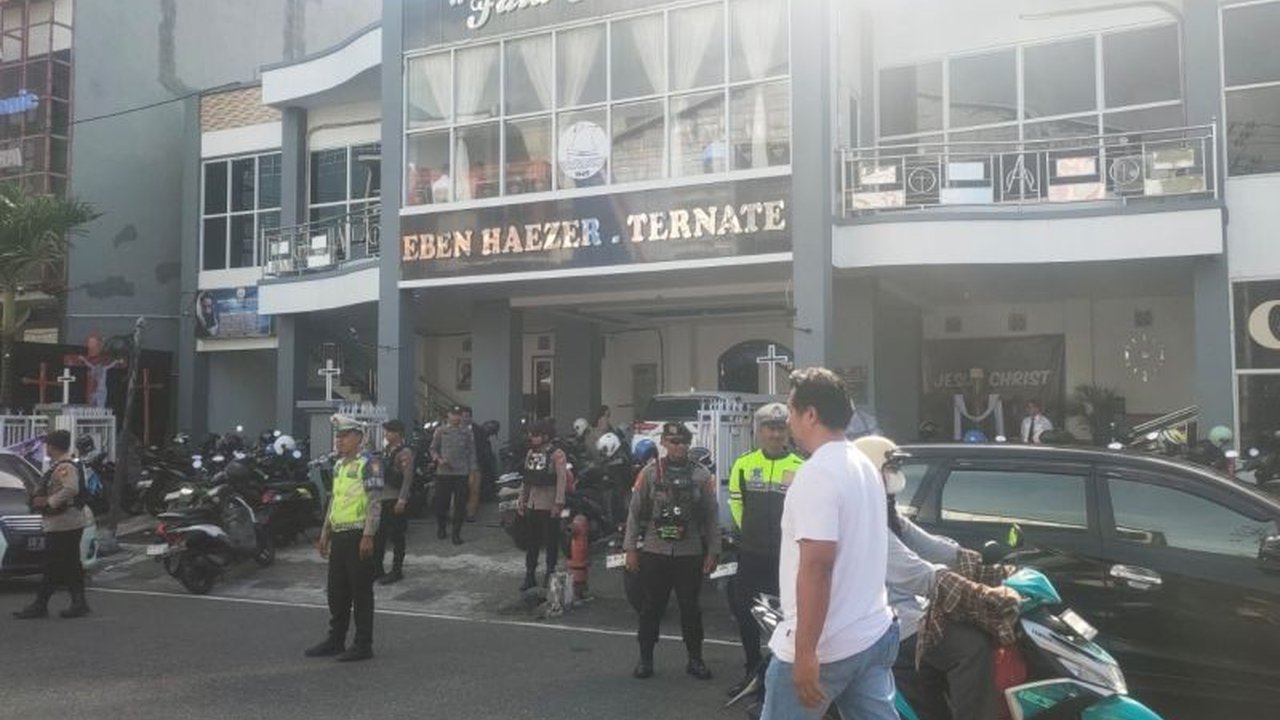 Polres Ternate mengintensifkan pengamanan Paskah di gereja-gereja wilayah Ternate untuk memastikan ibadah umat Nasrani berjalan aman, nyaman, dan khidmat.