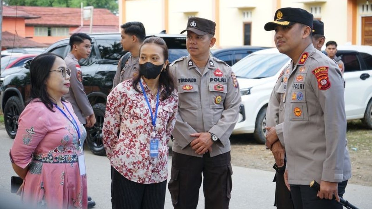 Polres Bengkayang mengerahkan personel gabungan untuk memperketat pengamanan Paskah, memastikan seluruh rangkaian ibadah umat Kristiani di wilayah tersebut berlangsung aman dan khidmat.