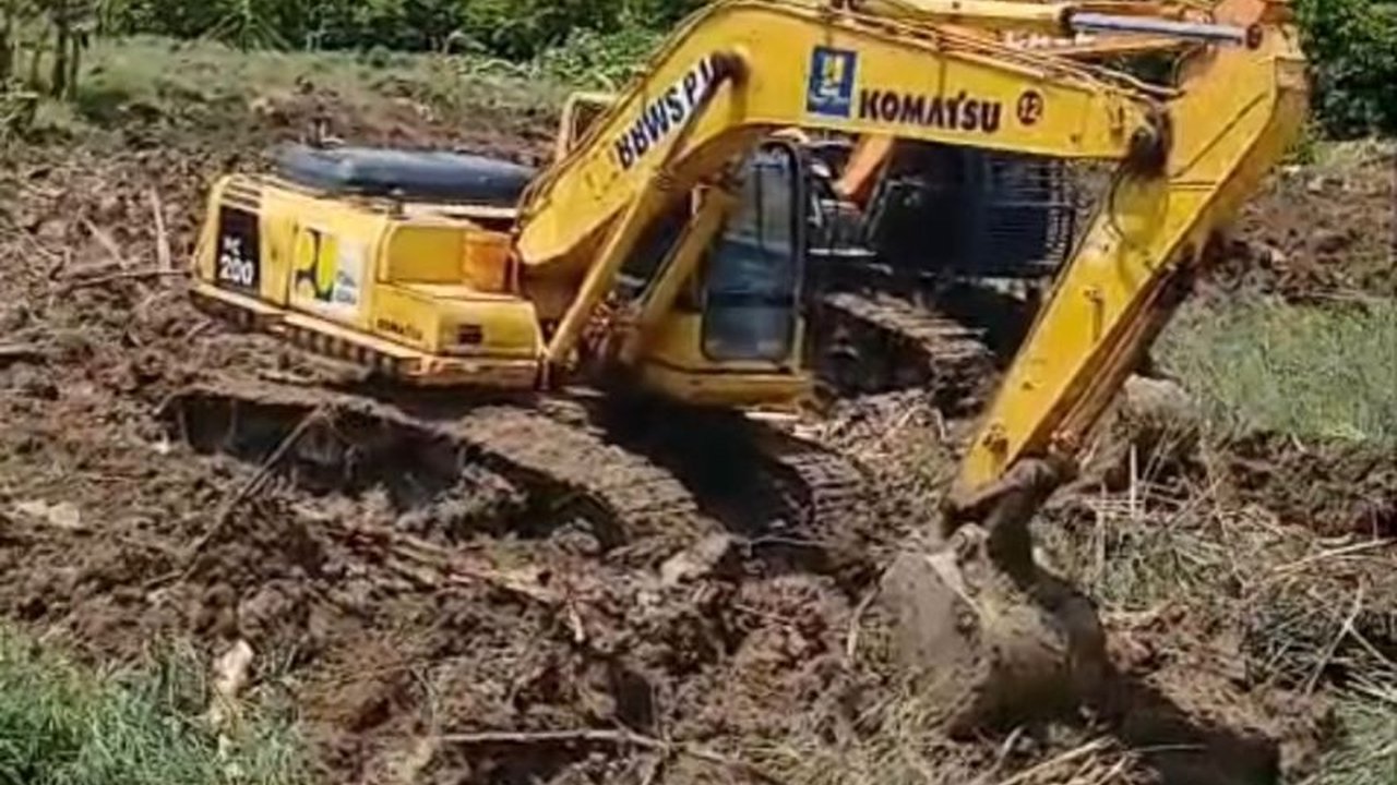 Balai Besar Wilayah Sungai Pemali Juana telah memulai perbaikan tanggul Sungai Tuntang Demak yang jebol di enam lokasi, menyusul surutnya air dan dampak banjir.