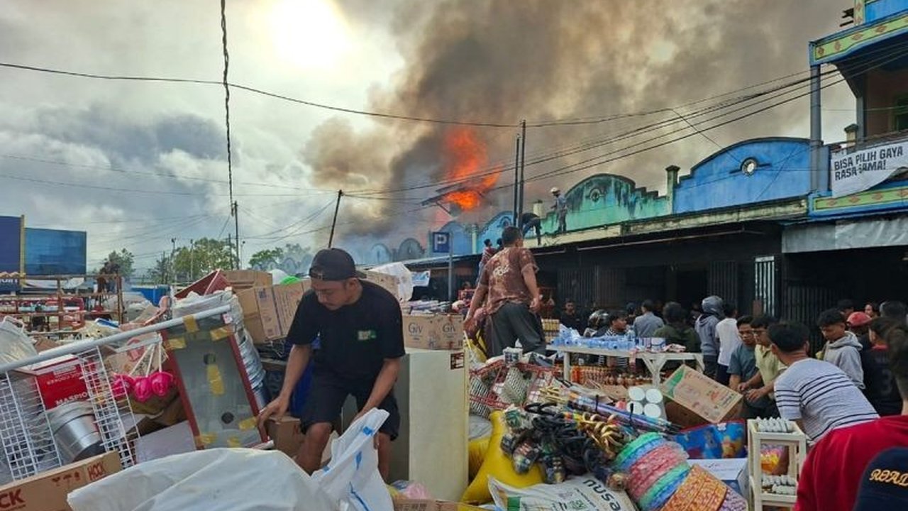 Polres Jayawijaya sigap menangani insiden kebakaran ruko di Wamena yang melalap 15 unit bangunan di Jalan Irian dan Trikora, menyebabkan kerugian hingga Rp7 miliar namun tanpa korban jiwa.