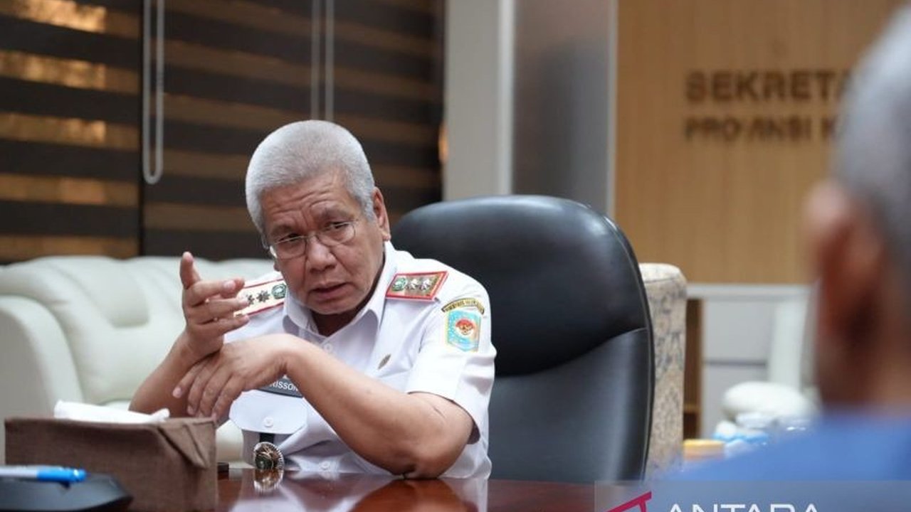 Pemerintah Provinsi Kalimantan Barat (Pemprov Kalbar) resmi memberlakukan skema WFH ASN mulai pekan depan dengan komposisi 75 persen bekerja dari rumah. Kebijakan ini bertujuan untuk memaksimalkan layanan publik sekaligus mendorong efisiensi energi nasion