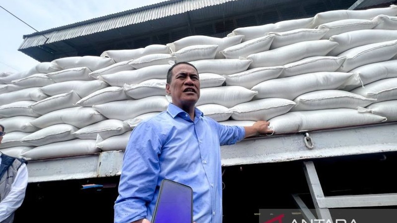 Menteri Pertanian Andi Amran Sulaiman bertekad menjadikan Indonesia lumbung pangan dunia, menyerukan persatuan nasional untuk ketahanan pangan yang berkelanjutan dan mandiri.