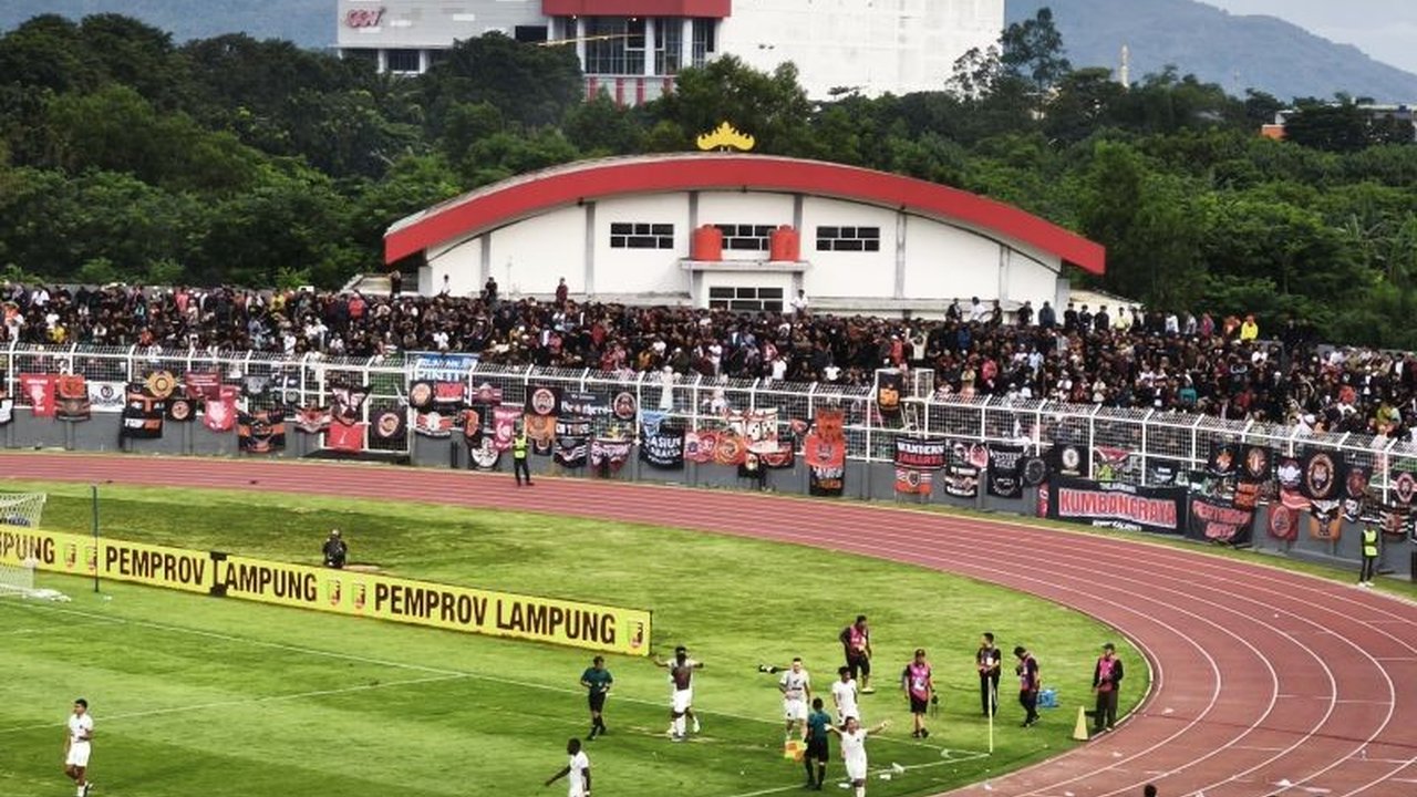 Moussa Sidebe menjadi pahlawan dengan dua golnya, membawa Bhayangkara Presisi Lampung FC secara dramatis mengalahkan Persija Jakarta 3-2 dalam lanjutan Indonesia Super League 2025/2026, mengubah posisi klasemen kedua tim.