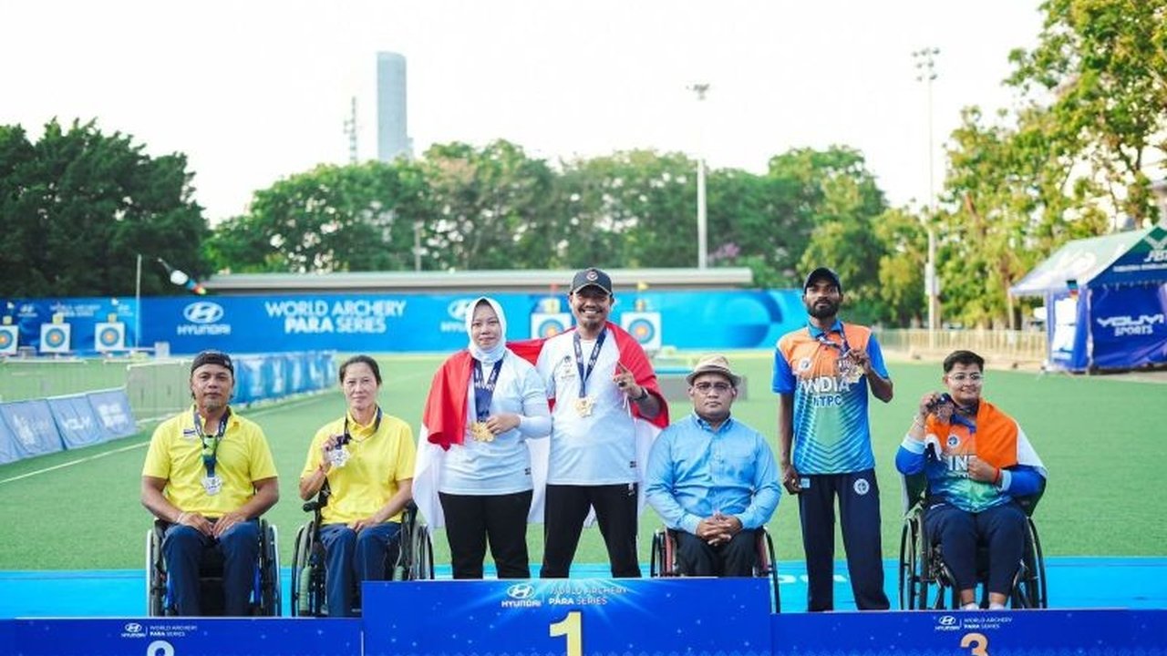 Riyanti Ananda, pemanah debutan pelatnas, langsung mencuri perhatian di World Archery Para Series Bangkok 2026 dengan perolehan tiga medali. Simak kiprah bintang baru para panahan Indonesia ini!