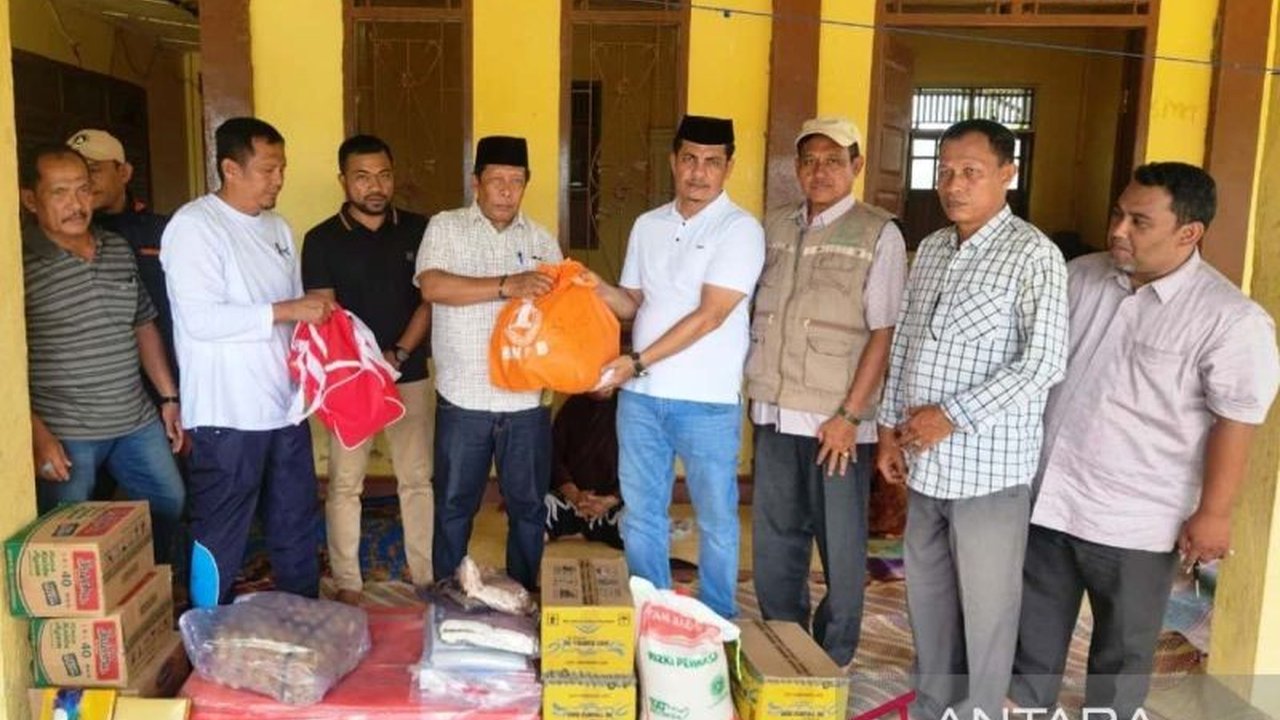 Pemerintah Kabupaten Nagan Raya menunjukkan kepeduliannya dengan menyalurkan Bantuan Korban Kebakaran kepada warga yang tertimpa musibah, memastikan kebutuhan dasar terpenuhi pasca-insiden.