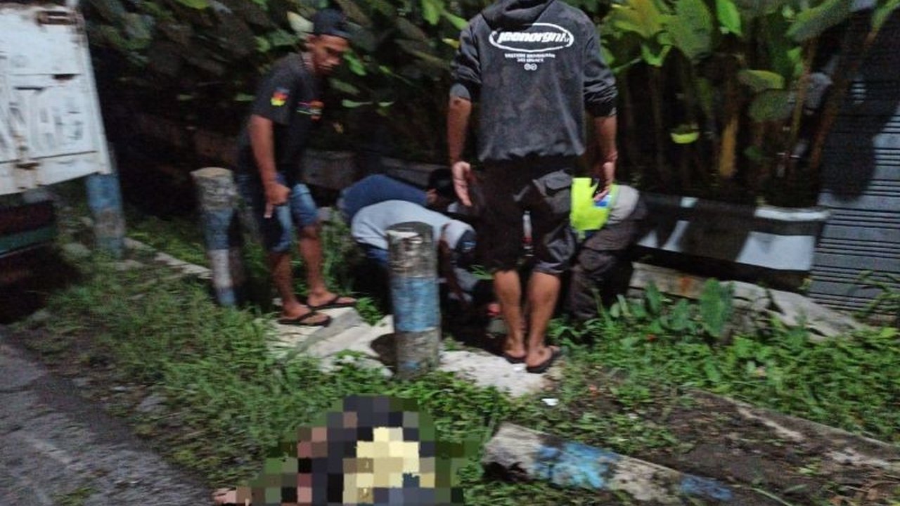 Sebuah kecelakaan maut di Blitar melibatkan sepeda motor dan truk di Gandusari, menewaskan satu pengendara. Polres Blitar sedang menyelidiki penyebab insiden tragis ini. Apa pemicunya?