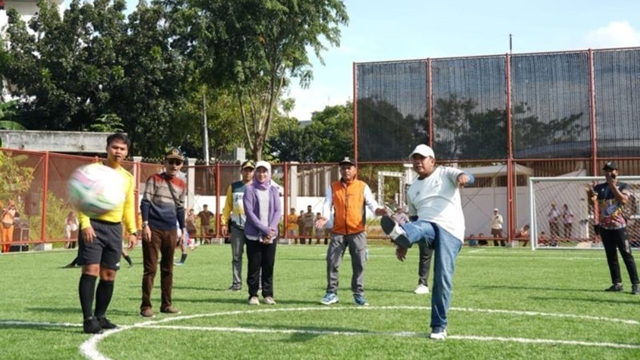 Pemerintah Provinsi DKI Jakarta memastikan penggunaan Lapangan Maroedja Gratis di Meruya Utara, Jakarta Barat, demi akses olahraga tanpa pungutan liar dan peningkatan fasilitas publik.