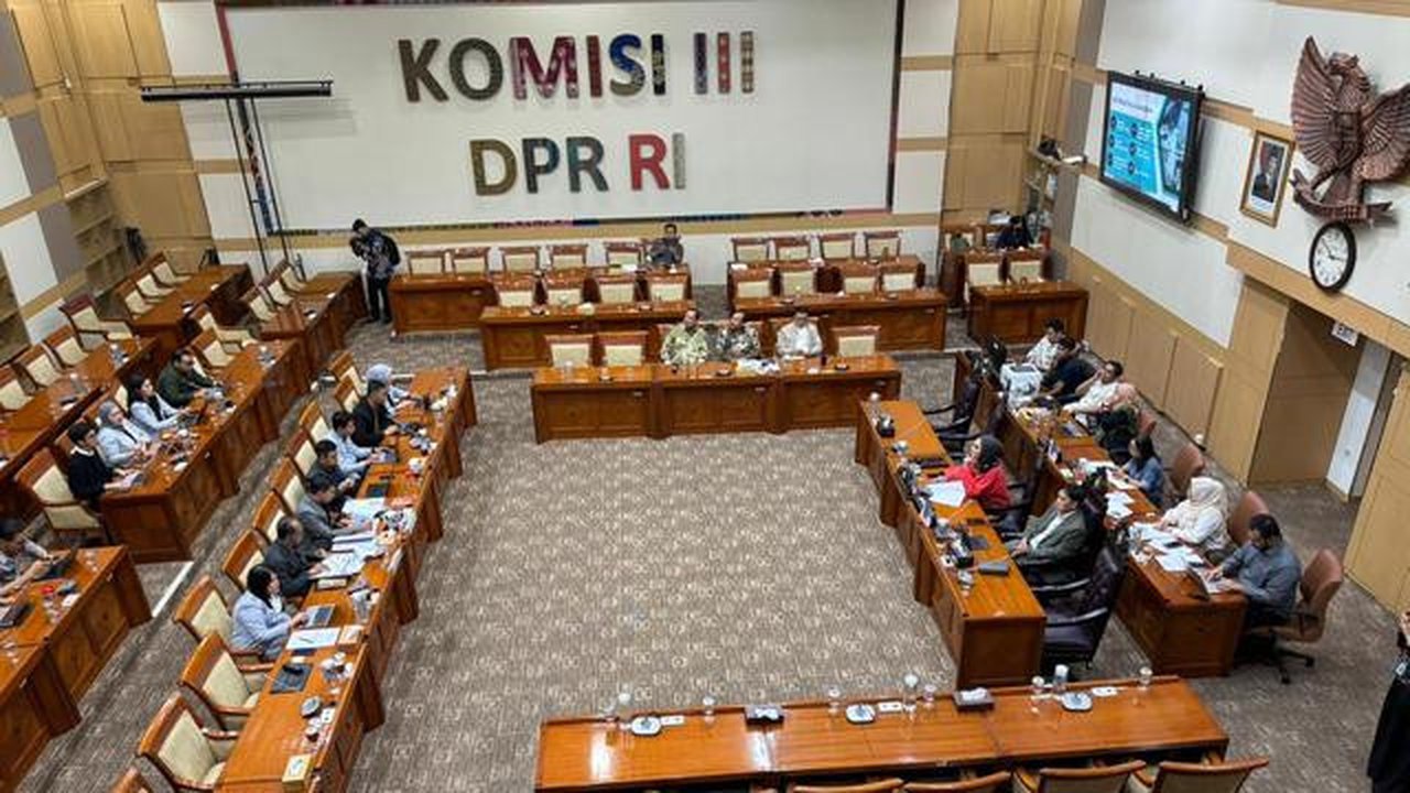 Komisi III DPR RI resmi memulai penyusunan naskah akademik Rancangan Undang-Undang (RUU) Perampasan Aset hari ini, Kamis (15/1/2025). (Foto: Delvira Hutabarat)