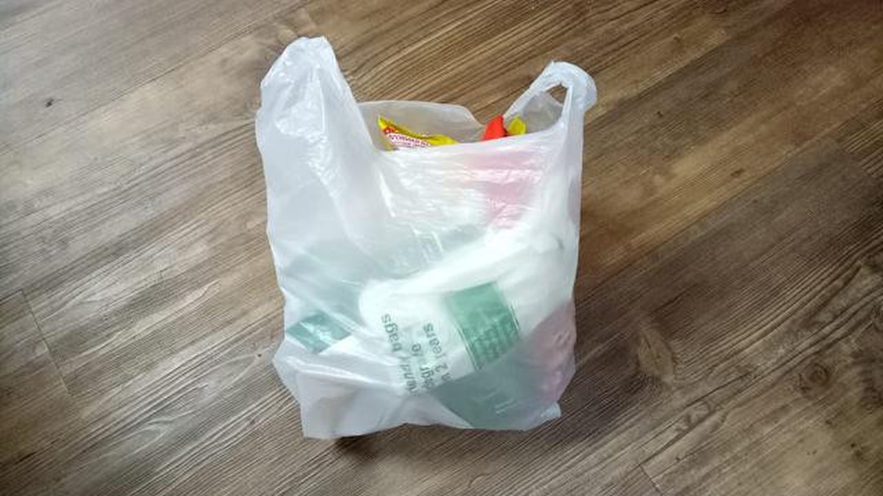 Ilustrasi Kantong Plastik. (Liputan6.com/Rita Ayuningtyas)
