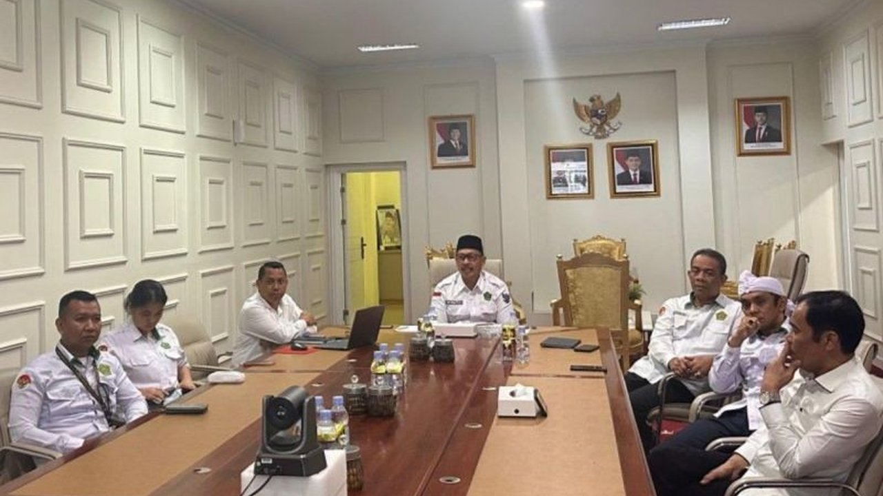 Kepala Kanwil Kementerian Agama Sulawesi Selatan mengumumkan visa JCH rampung, menandai kesiapan penuh untuk keberangkatan ibadah haji 2026. Bagaimana koordinasi lintas instansi menjamin kelancaran proses ini?
