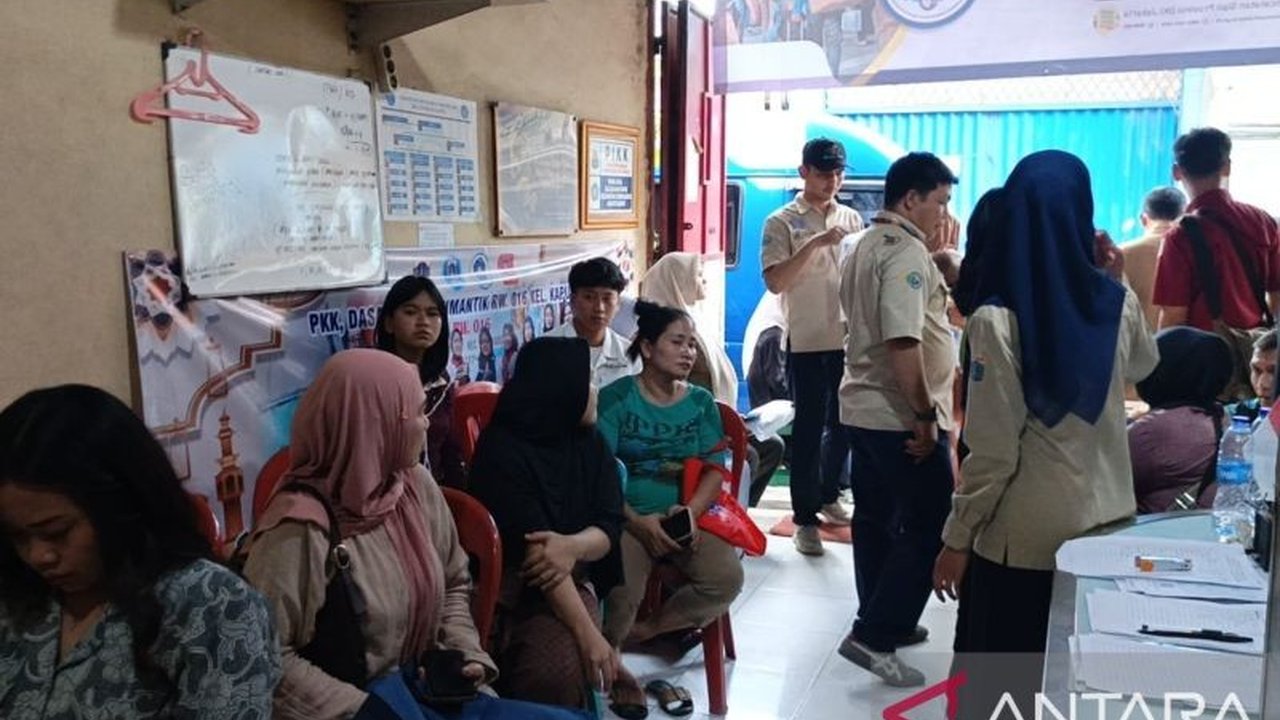Pasca-Lebaran, Suku Dinas Kependudukan dan Pencatatan Sipil (Sudin Dukcapil) Jakarta Barat mencatat 486 pendatang baru dan mengintensifkan layanan administrasi kependudukan untuk warga baru.