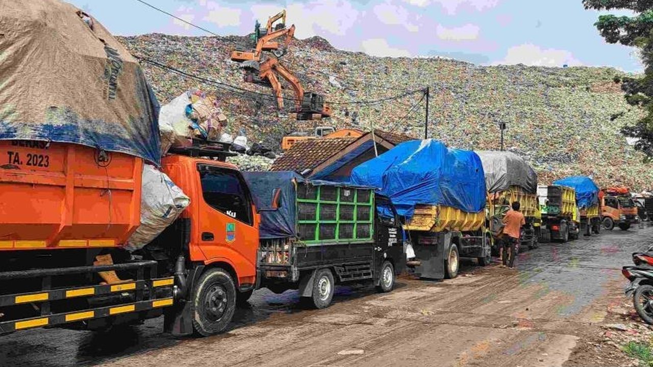 Pemerintah Kabupaten Bekasi bergerak cepat menyiapkan skema strategis untuk pengelolaan sampah berkelanjutan di TPA Burangkeng, menggandeng pihak ketiga dan mengoptimalkan program PSEL demi mengatasi tumpukan sampah yang kian mengkhawatirkan.