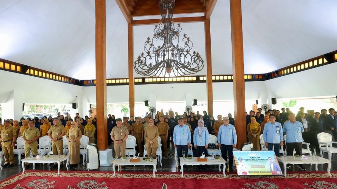 Puluhan mahasiswa Poltekkes Kemenkes Surabaya akan mengidentifikasi dan membantu penanganan persoalan sanitasi dan air bersih di Banyuwangi, membawa dampak positif bagi kesehatan masyarakat setempat.
