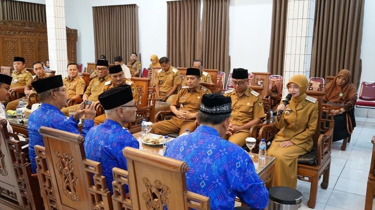 Pemerintah Kota Kediri memperkuat sinergi dengan pondok pesantren demi pembangunan daerah optimal. Langkah ini bertujuan mewujudkan generasi cerdas dan berakhlak, serta mendukung program Pemkot Kediri.