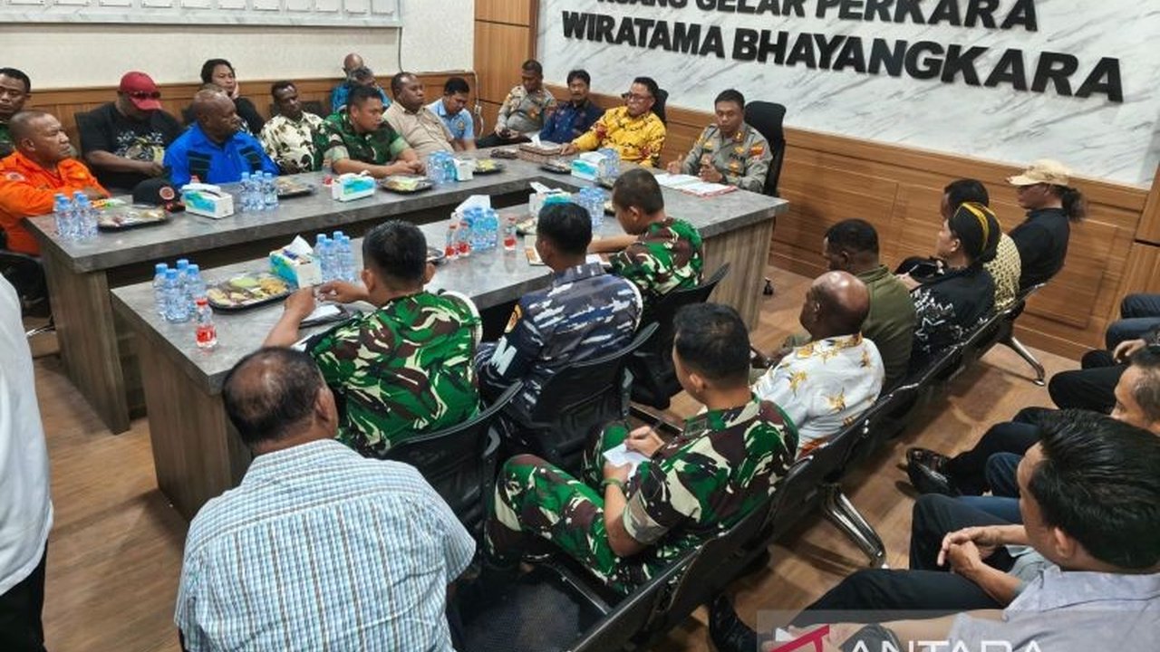 Pemerintah Kabupaten Nabire mengambil langkah tegas menghentikan sementara penjualan miras serta membatasi penjualan BBM untuk mencegah potensi demonstrasi anarkis, demi menjaga situasi kondusif di wilayah tersebut.