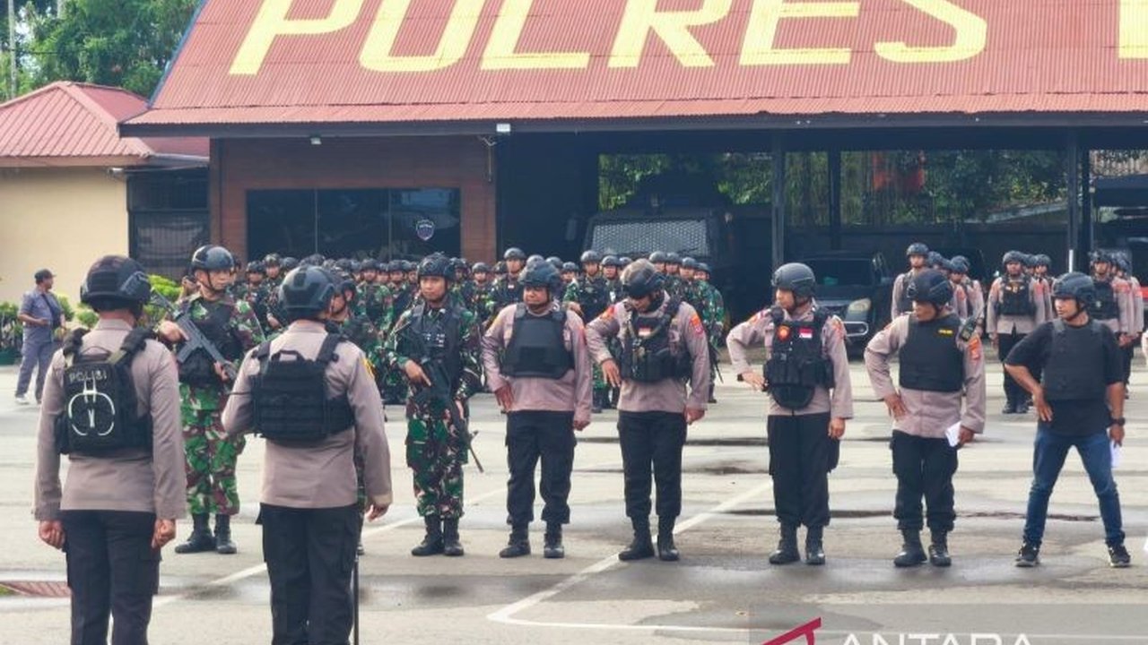 Ratusan aparat gabungan disiagakan di Nabire untuk mengamankan aksi penolakan operasi PT Freeport Indonesia, dengan fokus pada pencegahan long march demi stabilitas keamanan.