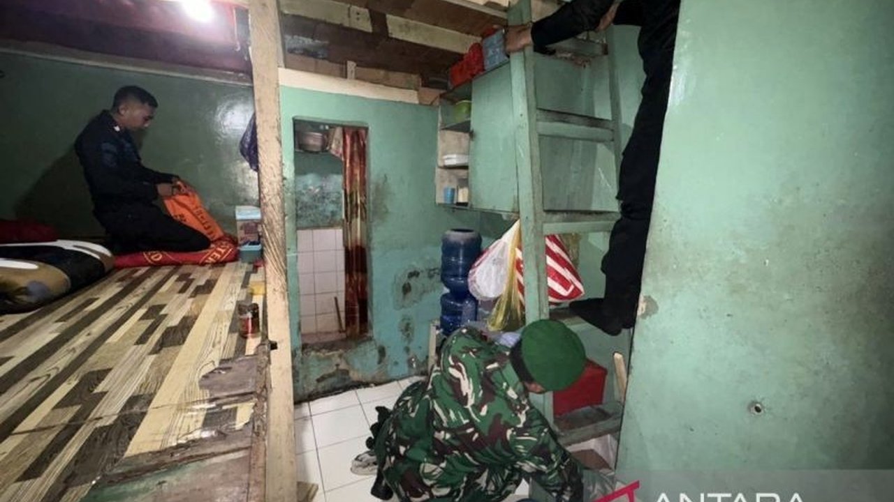 Lapas Kelas IIA Kendari bersama personel TNI dan Polri melakukan razia gabungan di blok narapidana untuk memastikan tercapainya kondisi Zero Halinar, bebas dari handphone, pungutan liar, dan narkoba.