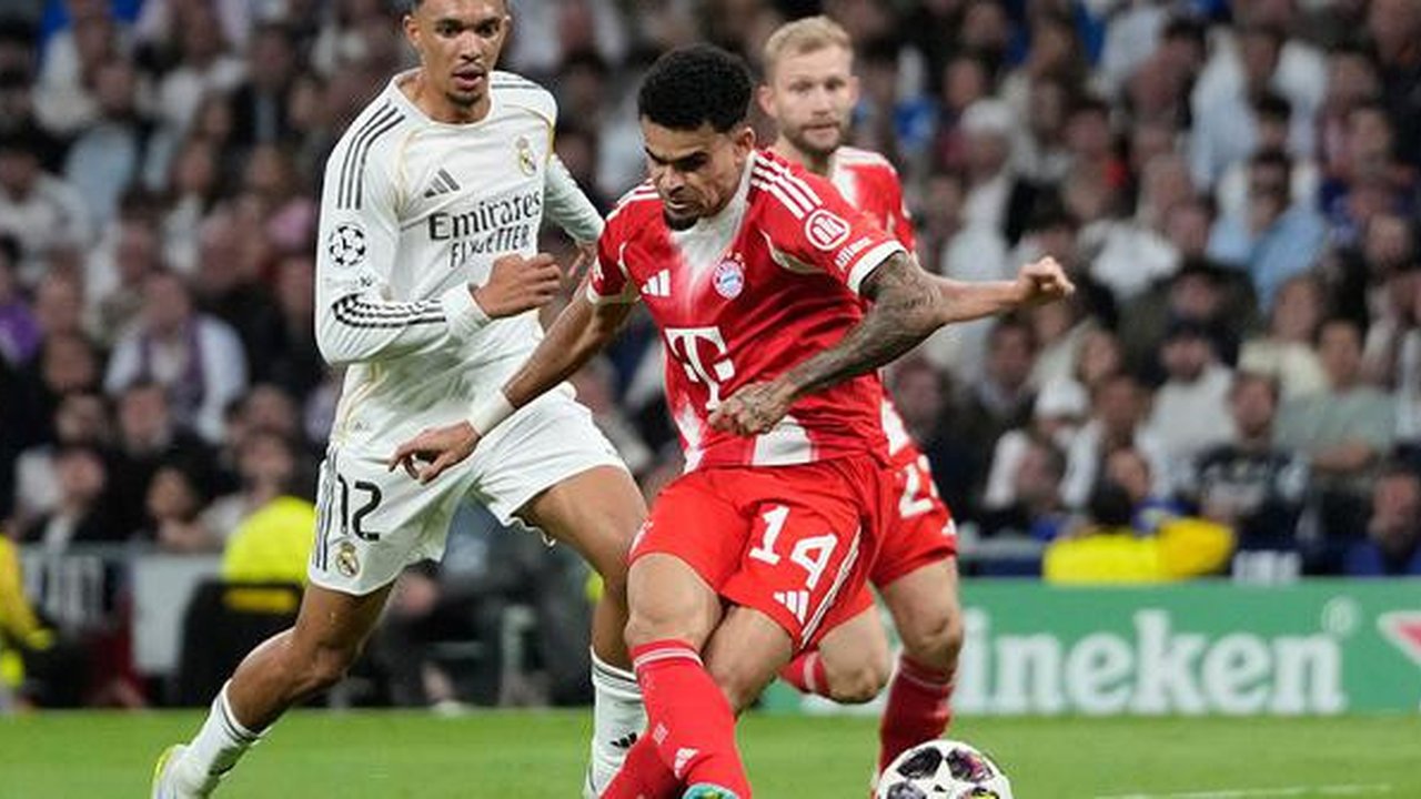 Luis Diaz mencetak gol pembuka timnya dalam laga leg pertama perempat final Liga Champions di Santiago Bernabeu, 8 April 2026. (AP Photo/Bernat Armangue)