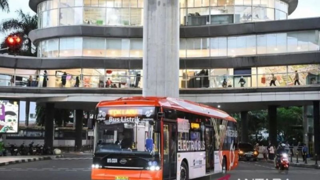 Transjakarta resmi memperluas sistem Pemesanan Kursi Royaltrans ke seluruh rute layanan premiumnya, memberikan kepastian dan kenyamanan ekstra bagi pelanggan dalam mobilitas harian.