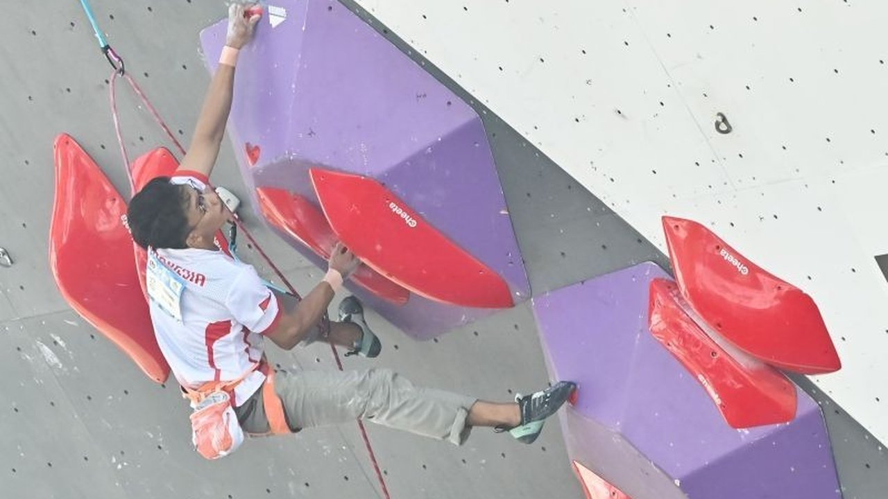 Asisten pelatih tim panjat tebing Indonesia meminta Raviandi Ramadhan untuk tetap tenang dan fokus dalam babak semifinal World Climbing Asia Championship Meishan 2026 demi meraih tiket ke Asian Games 2026.