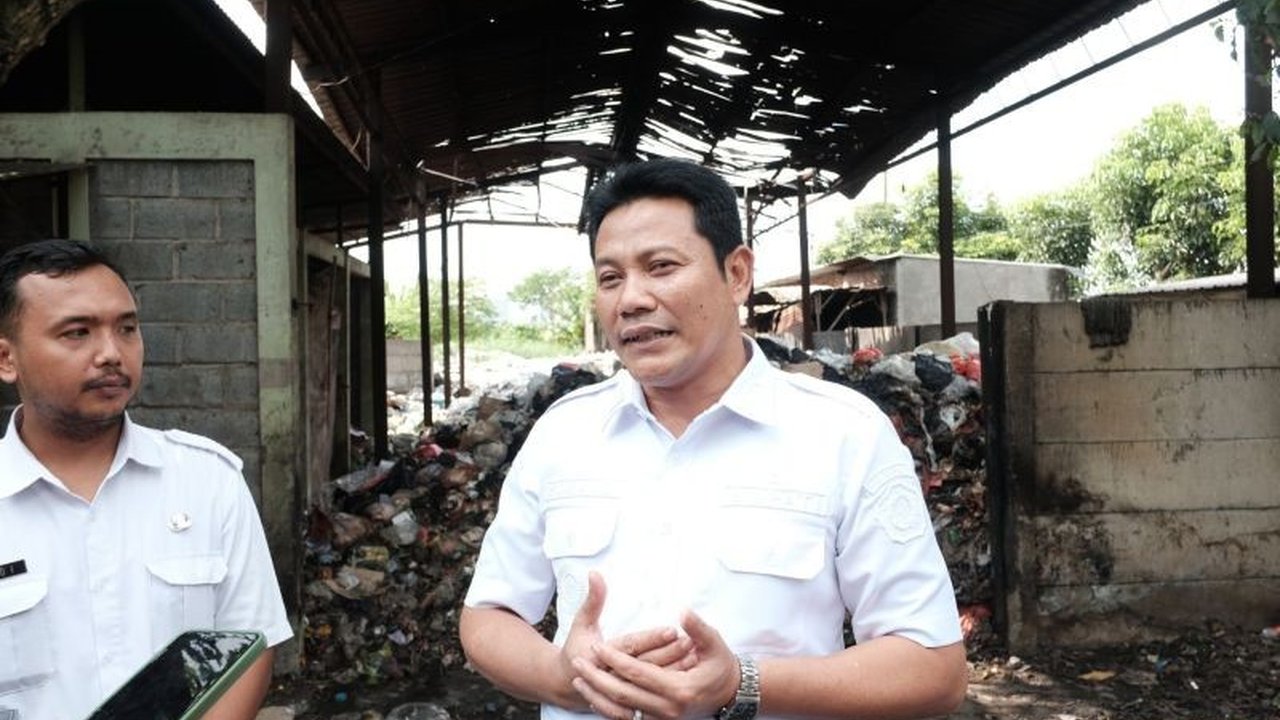 Pemkab Sidoarjo mengambil langkah cepat dalam penataan TPS-3R Desa Terungkulon untuk mengatasi masalah bau sampah dan meningkatkan kualitas lingkungan, dengan fokus pada pembersihan dan pembentukan Kelompok Swadaya Pengelola.