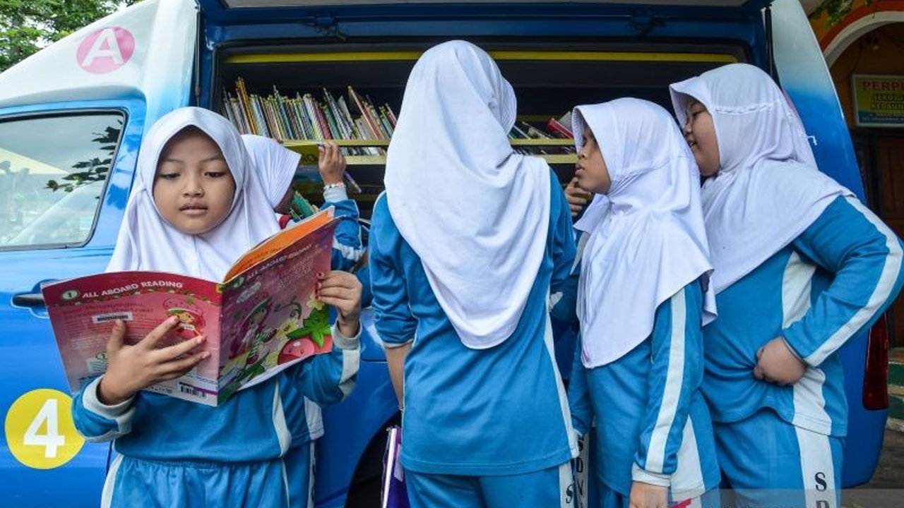 Bank Dunia menyoroti pentingnya peningkatan kualitas SDM dan pendidikan sebagai fondasi utama kebijakan industri Indonesia, mendesak perbaikan mendasar untuk pertumbuhan ekonomi berkelanjutan.