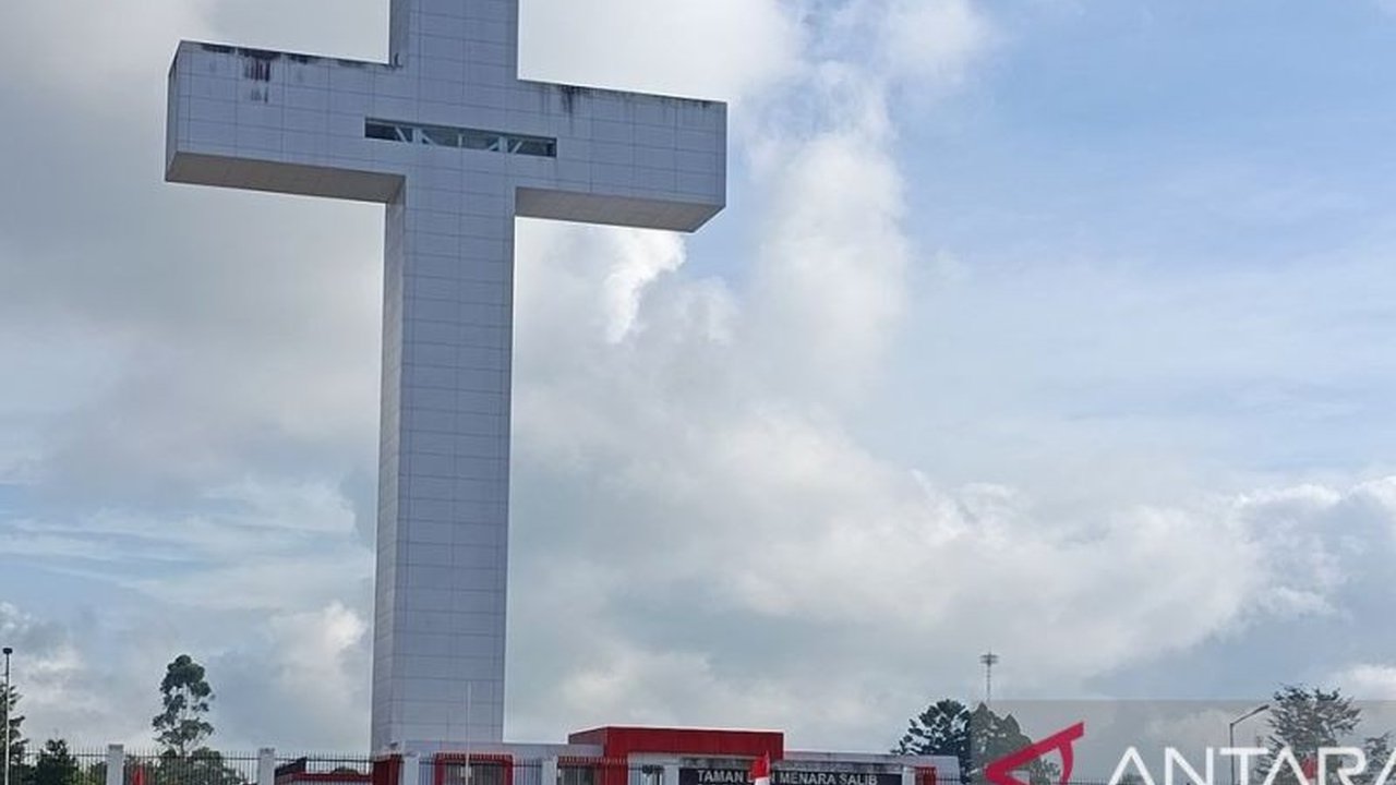 Tugu Salib Wio Silimo Wamena: Simbol Keagungan dan Pusat Aktivitas di ...