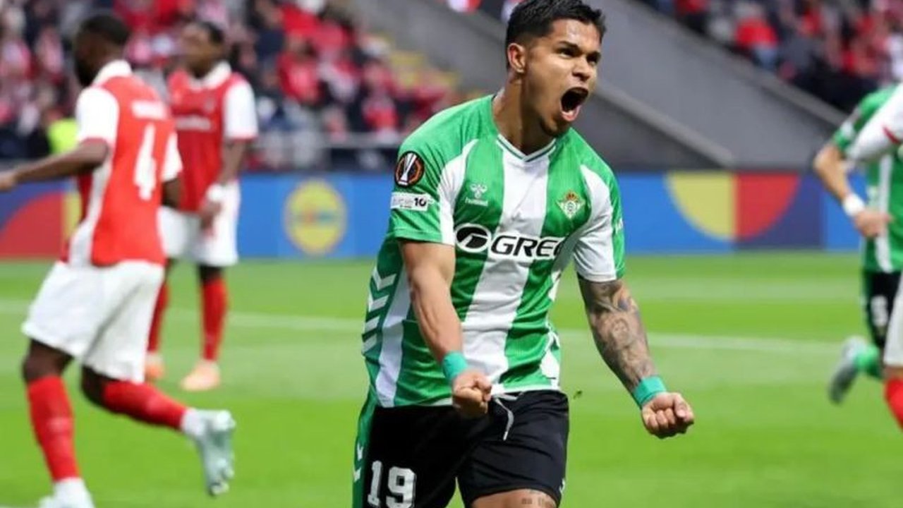 Pertarungan sengit Braga vs Real Betis di leg pertama perempat final Liga Europa berakhir 1-1. Hasil ini membuat kedua tim harus berjuang keras di leg kedua untuk memperebutkan tiket semifinal.