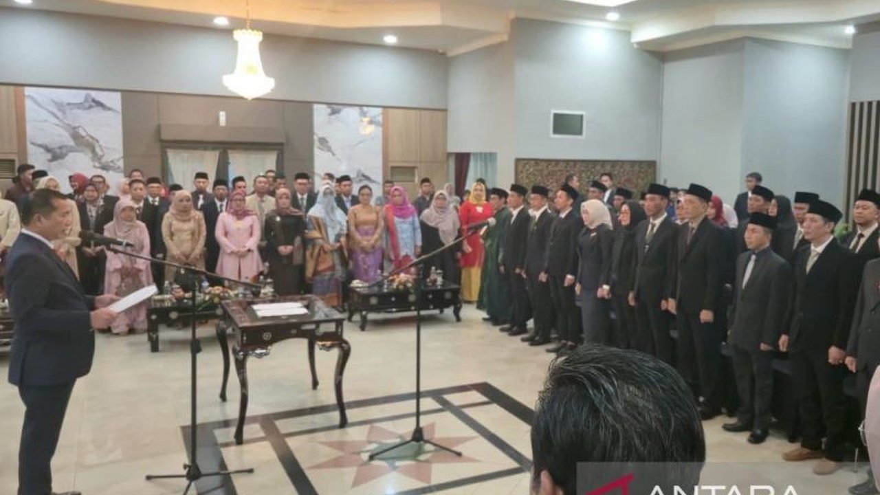 Gubernur NTB Lalu Muhamad Iqbal menetapkan **Tenggat Kinerja Pejabat NTB** selama enam bulan bagi para pejabat baru. Pejabat yang tidak mencapai target diminta untuk mengundurkan diri secara sukarela, menandai era baru pembenahan birokrasi di provinsi ter