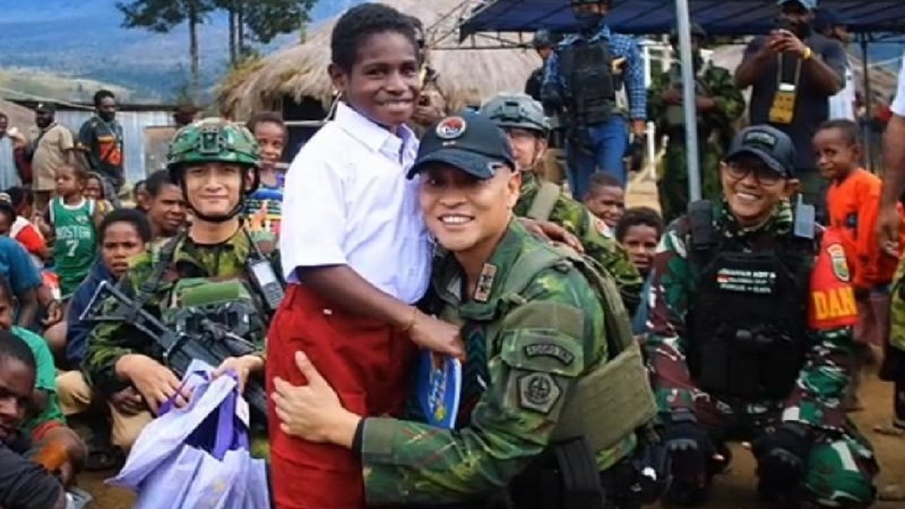Koops TNI Habema gelar baksos di Distrik Gome-Puncak dengan berbagai kegiatan sosial, menarik antusiasme masyarakat dan pejabat setempat untuk peningkatan kesejahteraan.