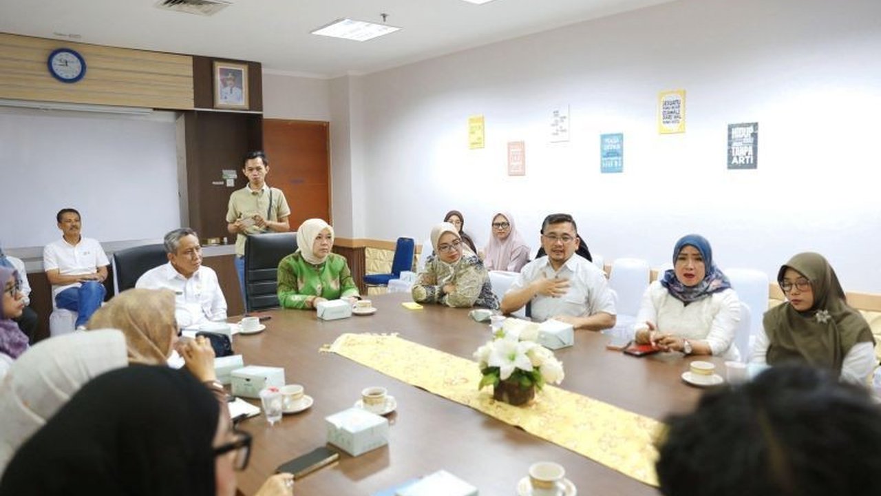 Komisi II DPRD Jawa Barat mendesak **Transformasi Koperasi Depok** dari model konvensional menjadi lembaga investasi modern guna memperkuat daya saing ekonomi kerakyatan di tengah dinamika pasar.