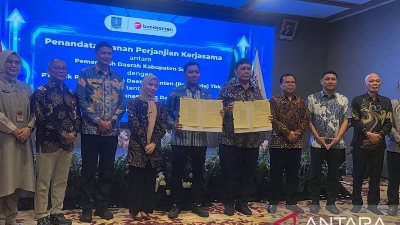 Pemerintah Kabupaten (Pemkab) Serang resmi mengalihkan pengelolaan Rekening Kas Umum Daerah (RKUD) dan pembayaran gaji ASN ke Bank Banten, sebagai bentuk dukungan terhadap bank milik pemerintah provinsi dan optimalisasi Pengalihan Kas Daerah Serang ke Ban