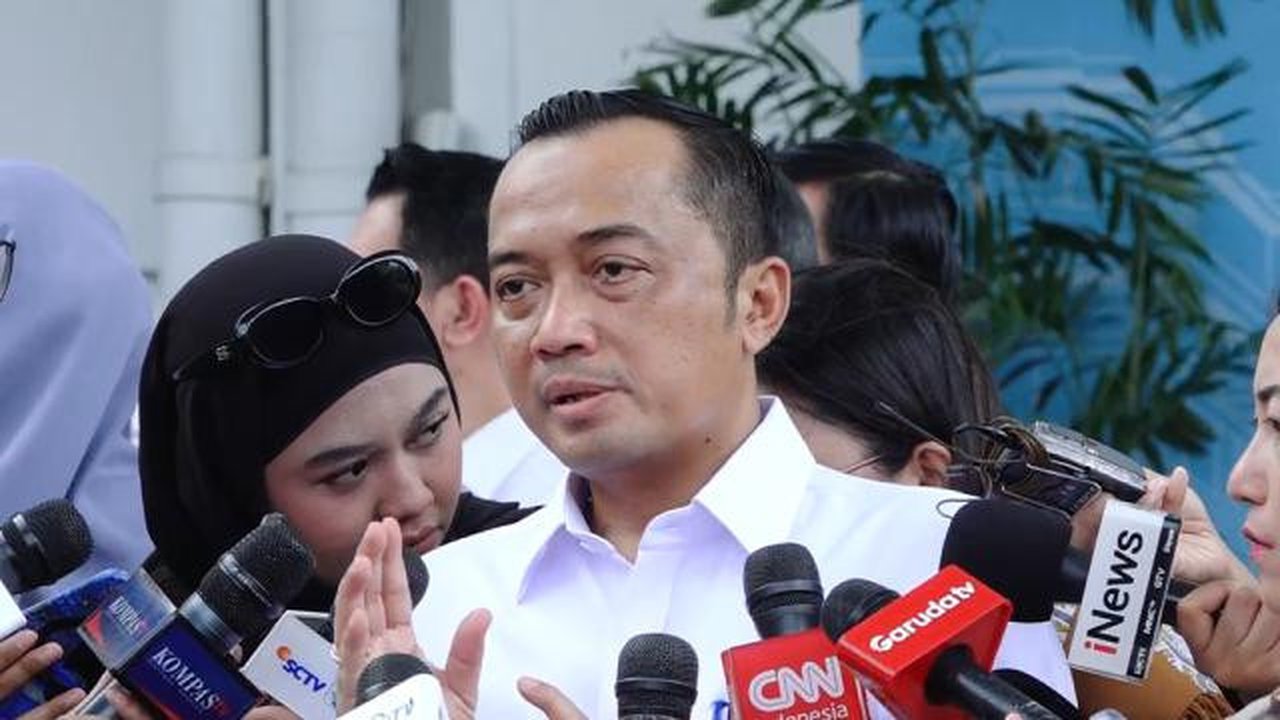Menteri Sekretaris Negara (Mensesneg) Prasetyo Hadi menjelaskan mengenai kenaikan harga plastik di Kompleks Istana Negara, Jakarta, Rabu (8/4/2026). (Istimewa)